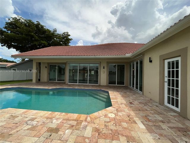 1127 Laguna Springs Dr, Weston, FL 33326