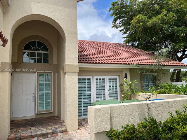 1127 Laguna Springs Dr, Weston, FL 33326