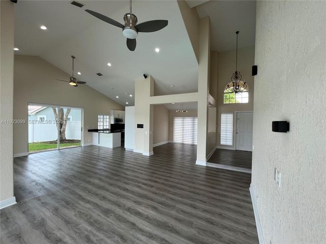 1127 Laguna Springs Dr, Weston, FL 33326