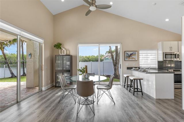 1127 Laguna Springs Dr, Weston, FL 33326