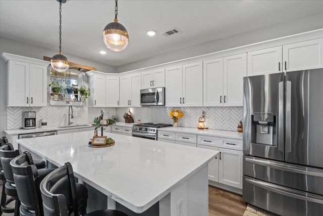 90 VALLEYVIEW LN, Oakland, TN 38060