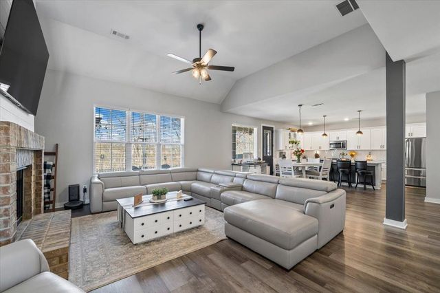 90 VALLEYVIEW LN, Oakland, TN 38060