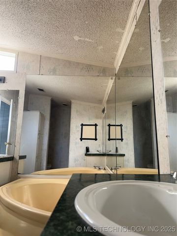 5260 Sawmill Road, Caddo, OK 74729