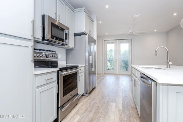 2501 Bienville Boulevard, 135, Ocean Springs, MS 39564