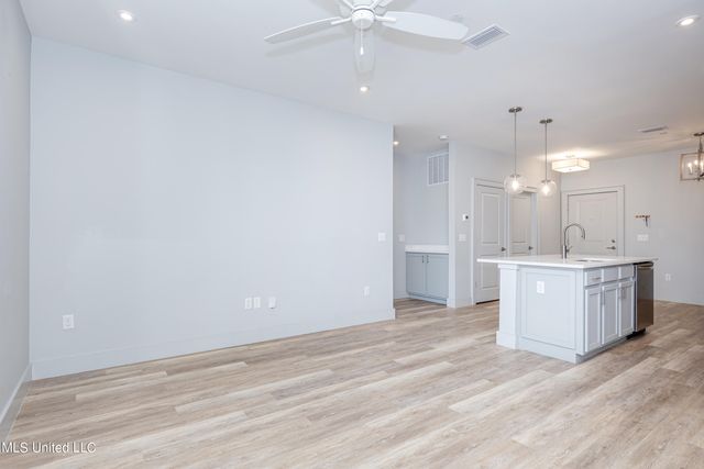 2501 Bienville Boulevard, 135, Ocean Springs, MS 39564