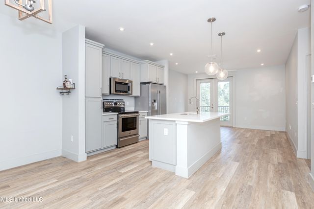 2501 Bienville Boulevard, 135, Ocean Springs, MS 39564