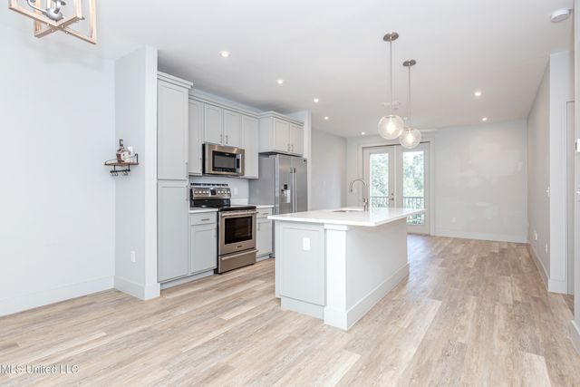 2501 Bienville Boulevard, 135, Ocean Springs, MS 39564