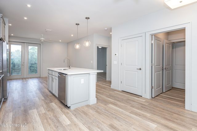 2501 Bienville Boulevard, 135, Ocean Springs, MS 39564