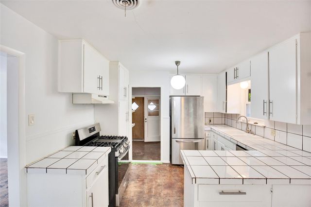 1616 Ashberry DR, Austin, TX 78723