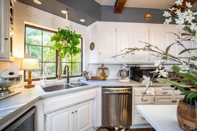 1412 Quail Ct, Santa Rosa, CA 95404