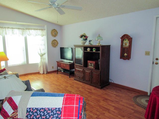 38521 Commons Valley Drive, Palm Desert, CA 92260