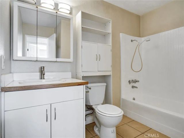 18350 Hatteras 123, Tarzana, CA 91356