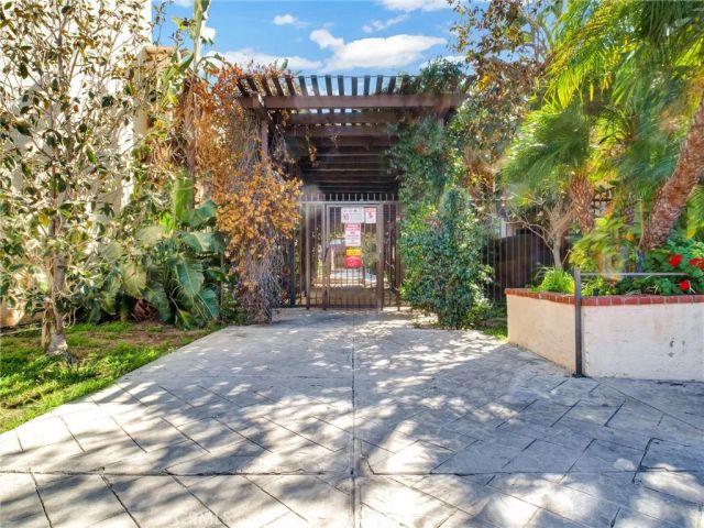 18350 Hatteras 123, Tarzana, CA 91356