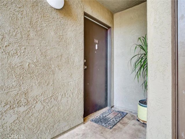 18350 Hatteras 123, Tarzana, CA 91356