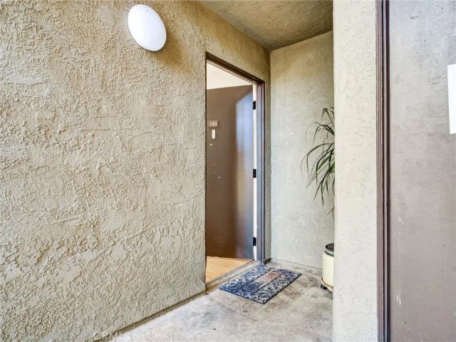18350 Hatteras 123, Tarzana, CA 91356