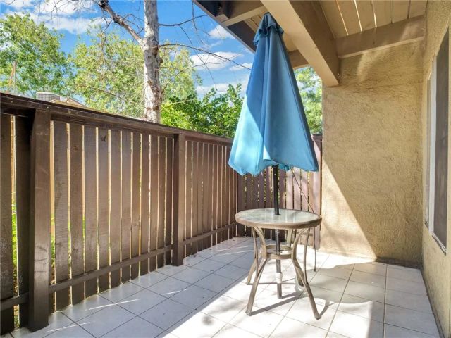 18350 Hatteras 123, Tarzana, CA 91356