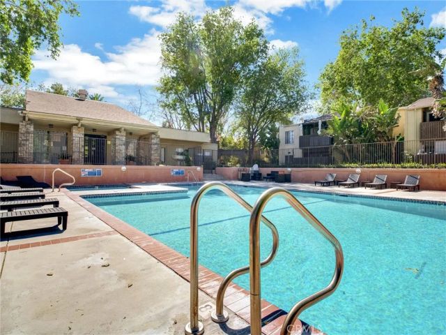 18350 Hatteras 123, Tarzana, CA 91356