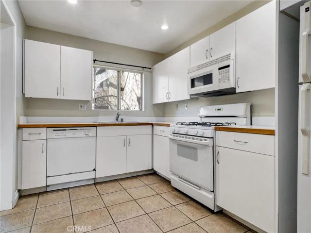 18350 Hatteras 123, Tarzana, CA 91356