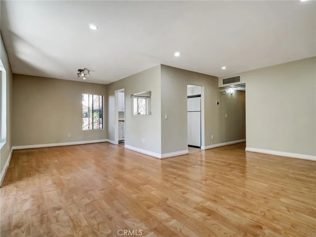 18350 Hatteras 123, Tarzana, CA 91356