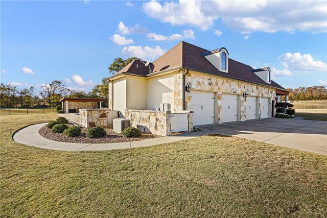 2365 W Gum Log Road, Russellville, AR 72802