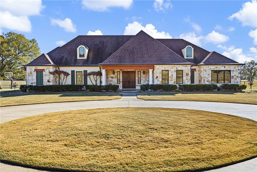 2365 W Gum Log Road, Russellville, AR 72802