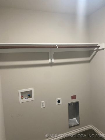 7122 E 155th Place S, Bixby, OK 74008