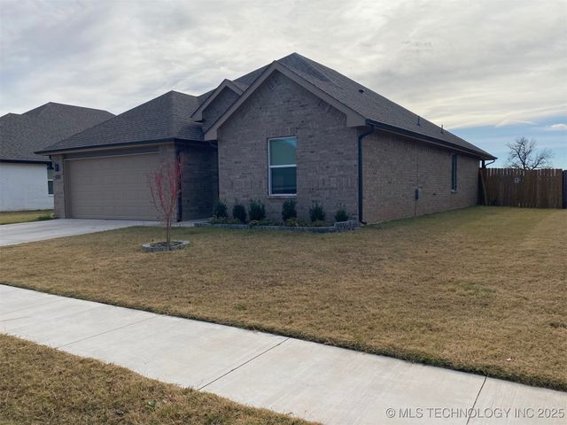 7122 E 155th Place S, Bixby, OK 74008