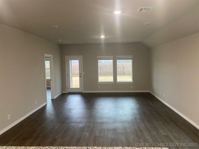 7122 E 155th Place S, Bixby, OK 74008