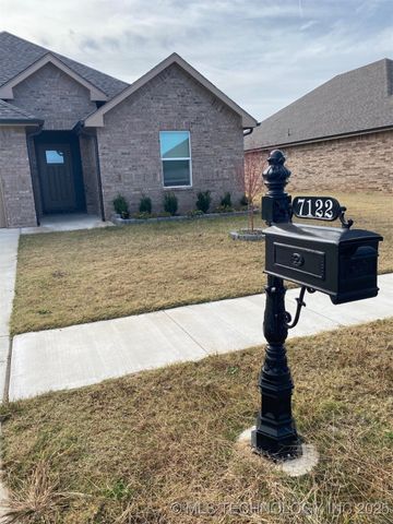 7122 E 155th Place S, Bixby, OK 74008