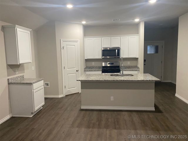 7122 E 155th Place S, Bixby, OK 74008