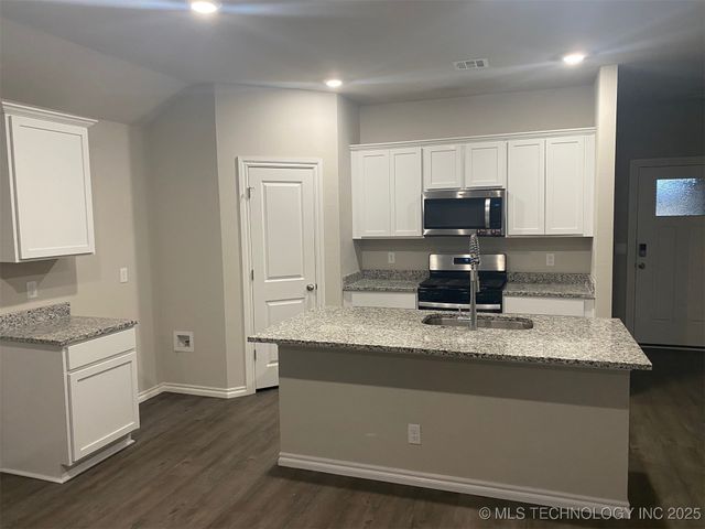 7122 E 155th Place S, Bixby, OK 74008