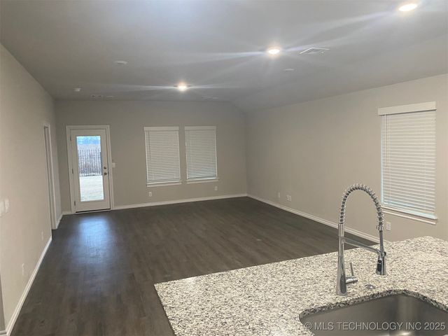 7122 E 155th Place S, Bixby, OK 74008