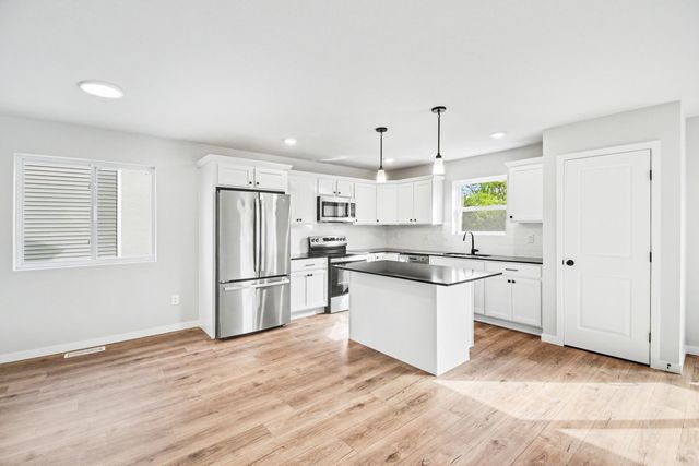 5550 Mammoth Drive Se, Caledonia Twp, MI 49316