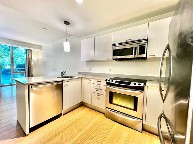 2 Earhart 121, Cambridge, MA 02141