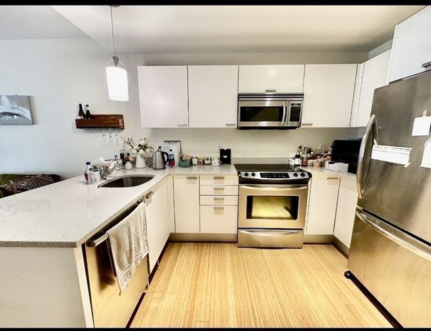 2 Earhart 121, Cambridge, MA 02141