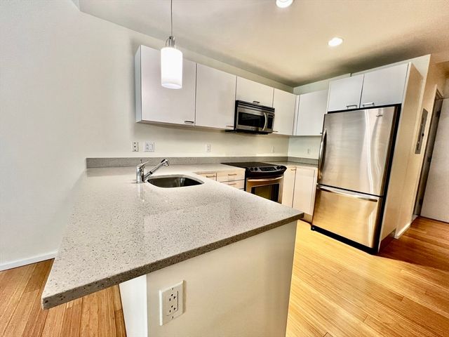 2 Earhart 121, Cambridge, MA 02141