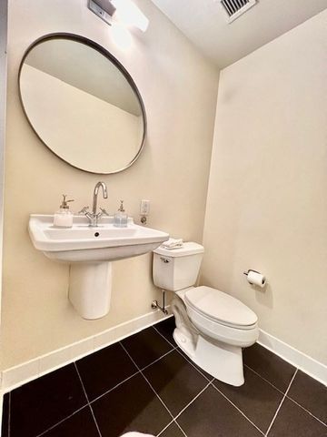 2 Earhart 121, Cambridge, MA 02141