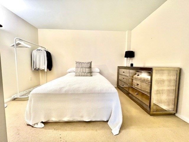 2 Earhart 121, Cambridge, MA 02141