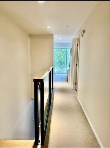 2 Earhart 121, Cambridge, MA 02141