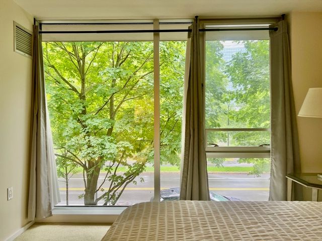 2 Earhart 121, Cambridge, MA 02141