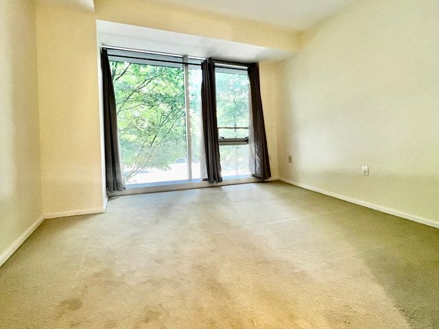2 Earhart 121, Cambridge, MA 02141