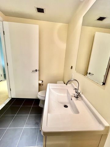 2 Earhart 121, Cambridge, MA 02141