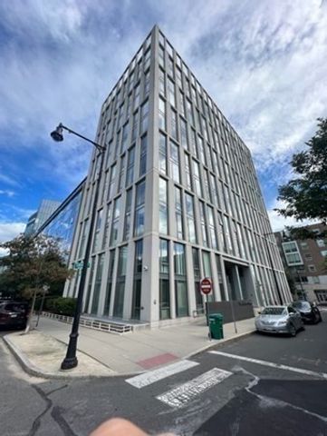 2 Earhart 121, Cambridge, MA 02141