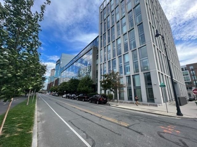 2 Earhart 121, Cambridge, MA 02141