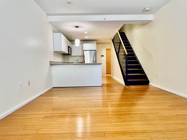 2 Earhart 121, Cambridge, MA 02141