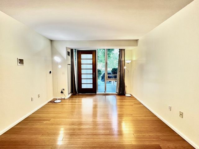 2 Earhart 121, Cambridge, MA 02141