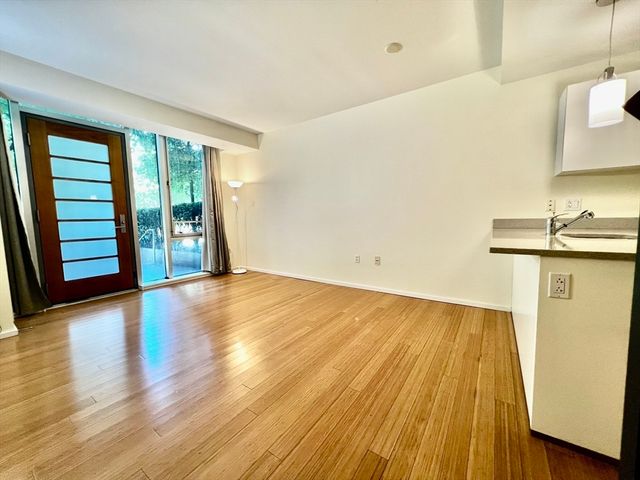 2 Earhart 121, Cambridge, MA 02141