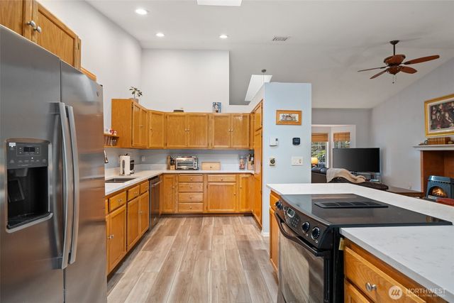 671 E Old Ranch Road, Allyn, WA 98524