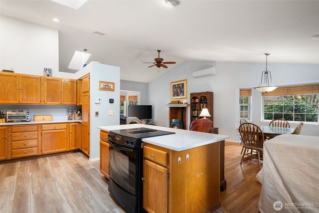 671 E Old Ranch Road, Allyn, WA 98524