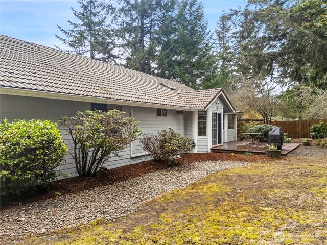 671 E Old Ranch Road, Allyn, WA 98524